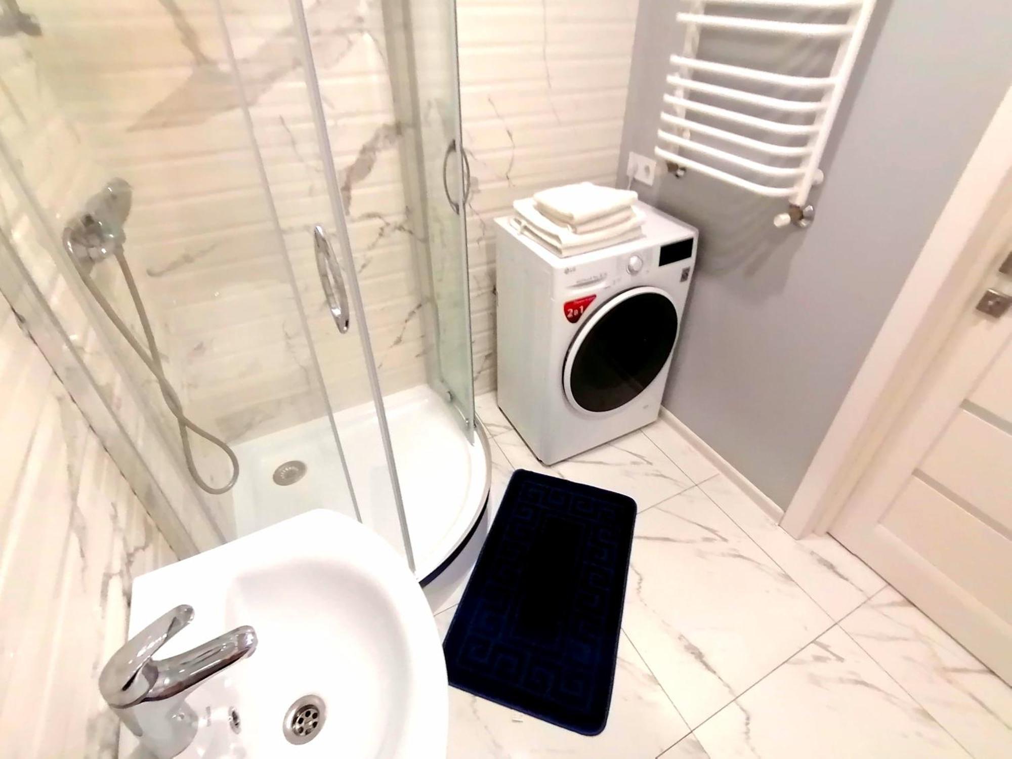 Appartement Новобудова Сам Центр Жк "Семицвіт" à Lviv Extérieur photo